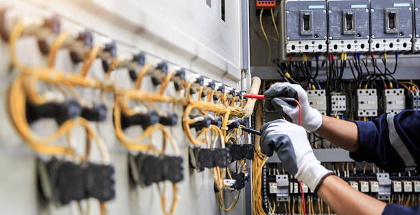 Professional Electrician technician working in Mason Neck, VA
